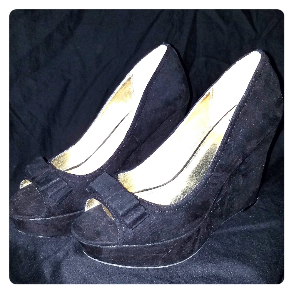 Peep toe wedges